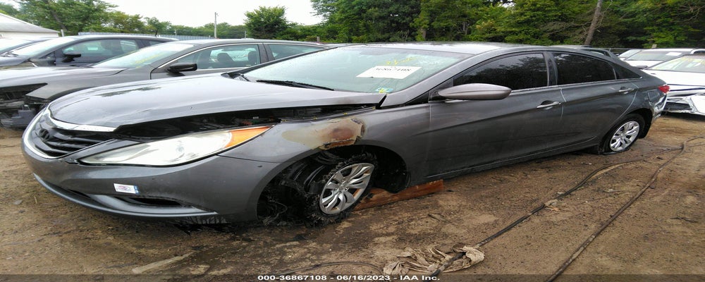5NPEB4AC8BH172881 2011 HYUNDAI SONATA photo no. 2