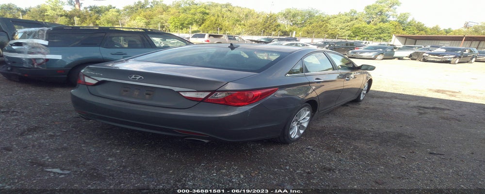 5NPEC4AC1BH037576 2011 HYUNDAI SONATA photo no. 4