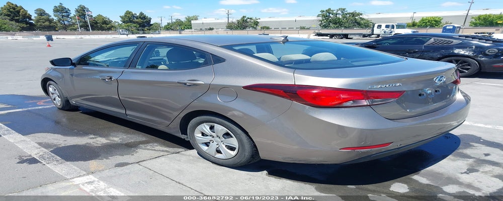 5NPDH4AE9GH717859 2016 HYUNDAI ELANTRA photo no. 3
