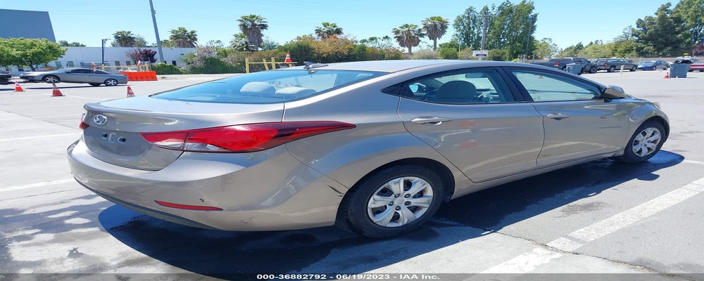 5NPDH4AE9GH717859 2016 HYUNDAI ELANTRA photo no. 4
