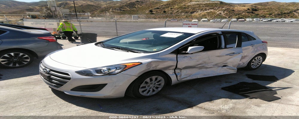KMHD35LH8GU299291 2016 HYUNDAI ELANTRA GT photo no. 2