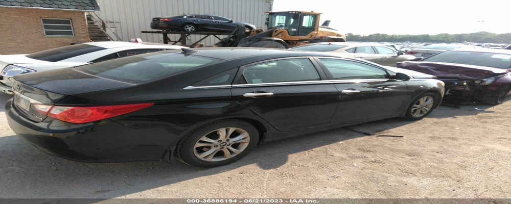 5NPEC4AC1BH200498 2011 HYUNDAI SONATA photo no. 4