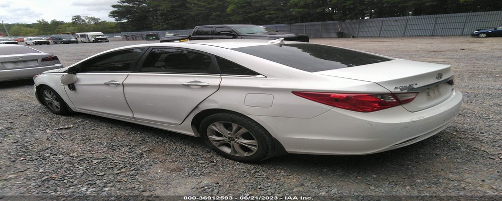 5NPEC4ACXBH000915 2011 HYUNDAI SONATA photo no. 3
