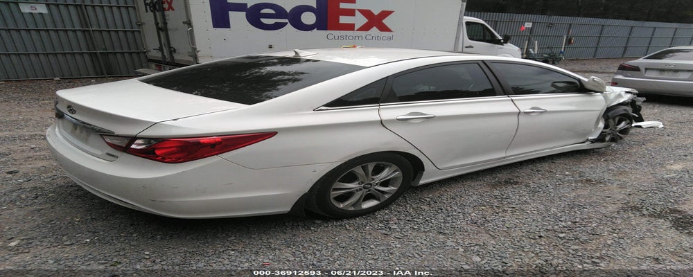 5NPEC4ACXBH000915 2011 HYUNDAI SONATA photo no. 4