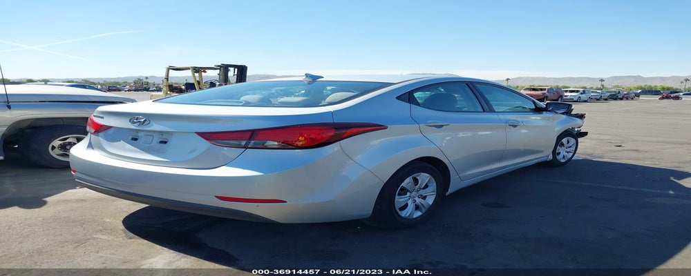 5NPDH4AEXGH730748 2016 HYUNDAI ELANTRA photo no. 4