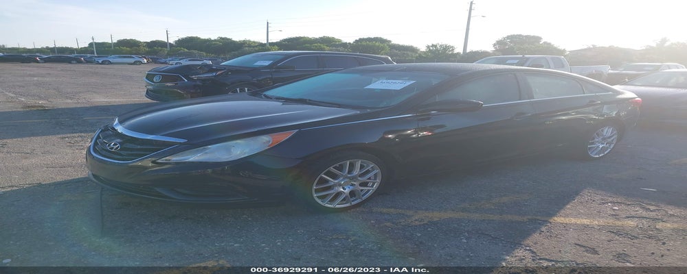5NPEB4AC8BH217902 2011 HYUNDAI SONATA photo no. 2