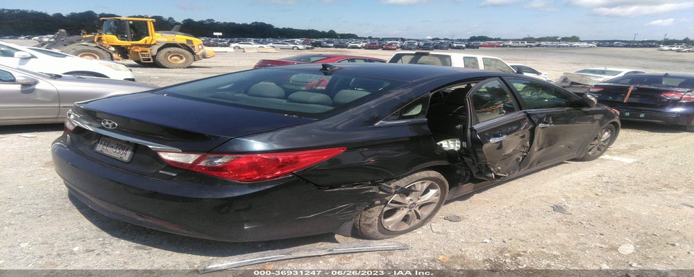 5NPEC4AC7BH127198 2011 HYUNDAI SONATA photo no. 4