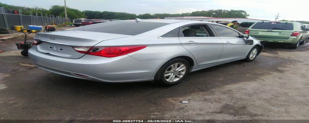 5NPEB4AC1DH764075 2013 HYUNDAI SONATA photo no. 4