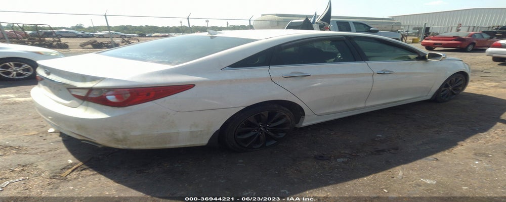 5NPEC4AC2BH014226 2011 HYUNDAI SONATA photo no. 4