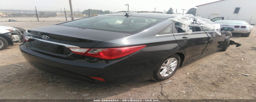 5NPEB4AC4EH860283 2014 HYUNDAI SONATA photo no. 4
