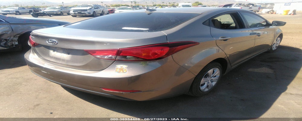 5NPDH4AE9GH774028 2016 HYUNDAI ELANTRA photo no. 4