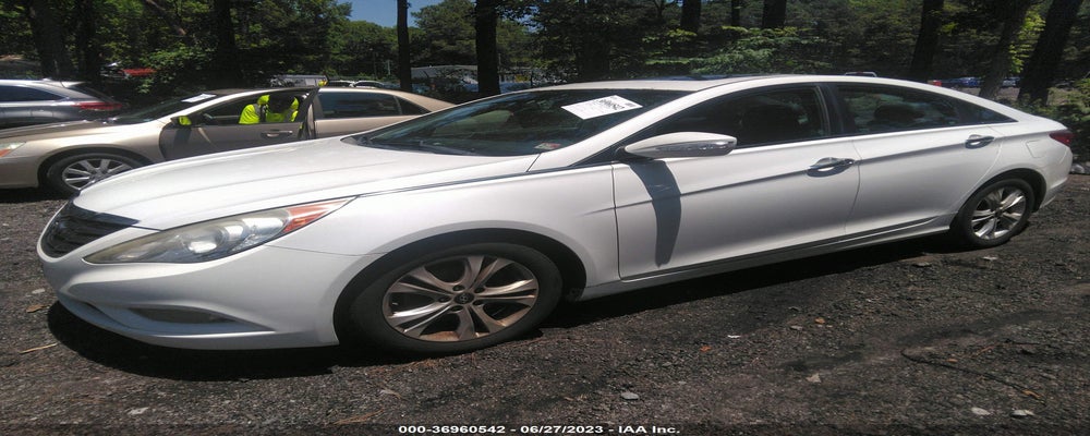 5NPEC4AC4BH307609 2011 HYUNDAI SONATA photo no. 2