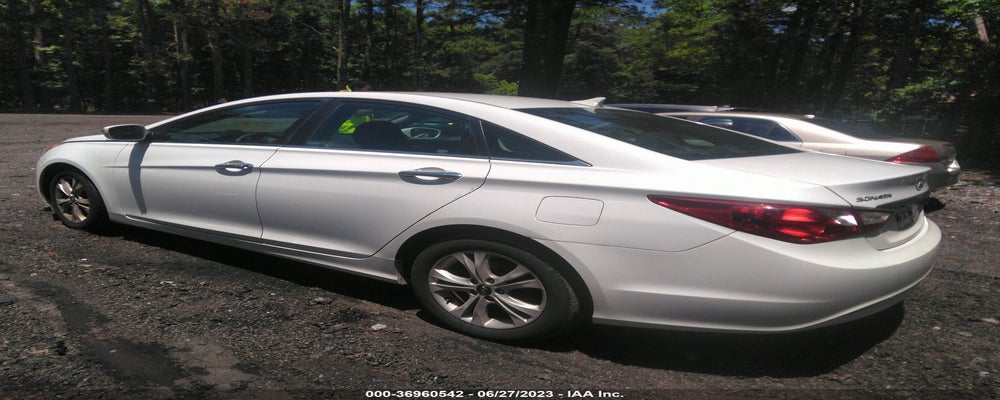 5NPEC4AC4BH307609 2011 HYUNDAI SONATA photo no. 3