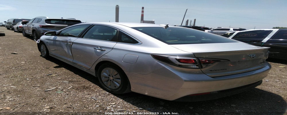 KMHE24L10GA020468 2016 HYUNDAI SONATA photo no. 3
