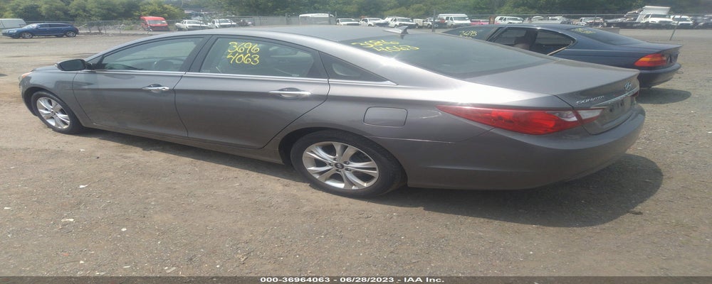 5NPEC4AC2BH261925 2011 HYUNDAI SONATA photo no. 3