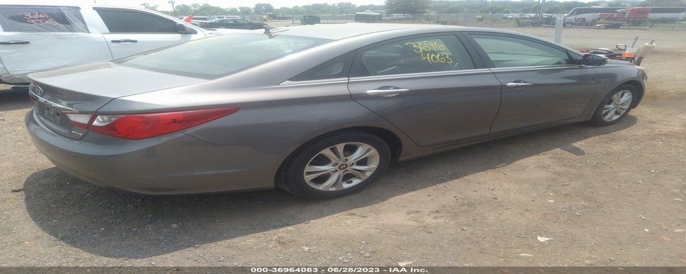 5NPEC4AC2BH261925 2011 HYUNDAI SONATA photo no. 4