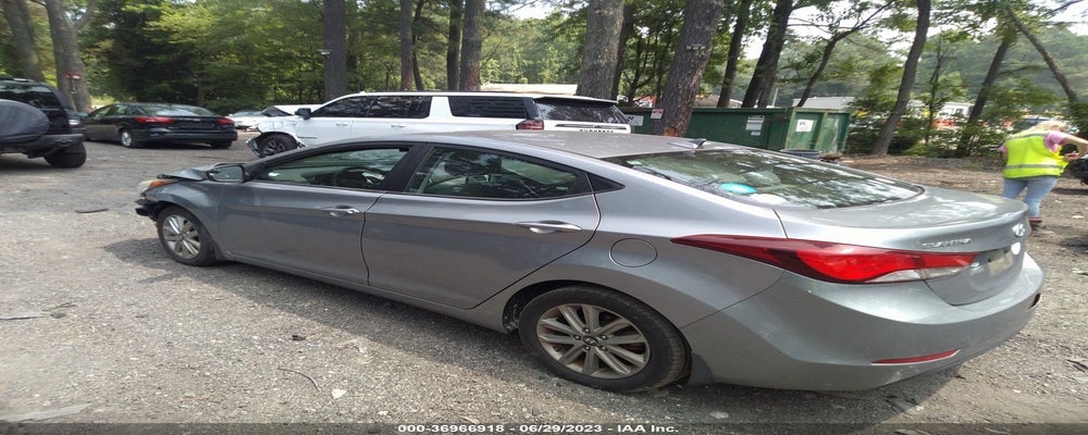 KMHDH4AE3FU300284 2015 HYUNDAI ELANTRA photo no. 3