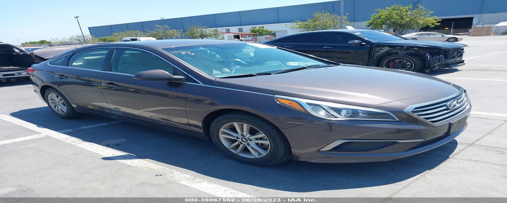 5NPE24AF3HH438987 2017 HYUNDAI SONATA photo no. 4