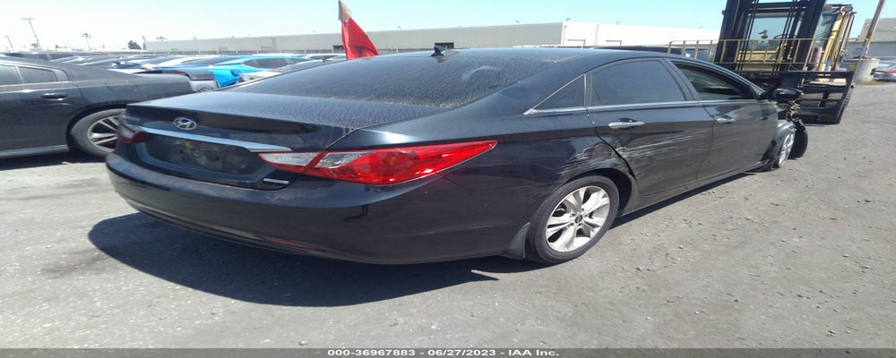 5NPEC4AC7BH123264 2011 HYUNDAI SONATA photo no. 4