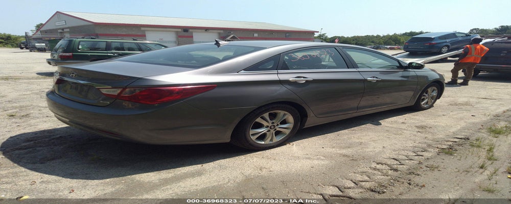 5NPEC4AC7BH242481 2011 HYUNDAI SONATA photo no. 4