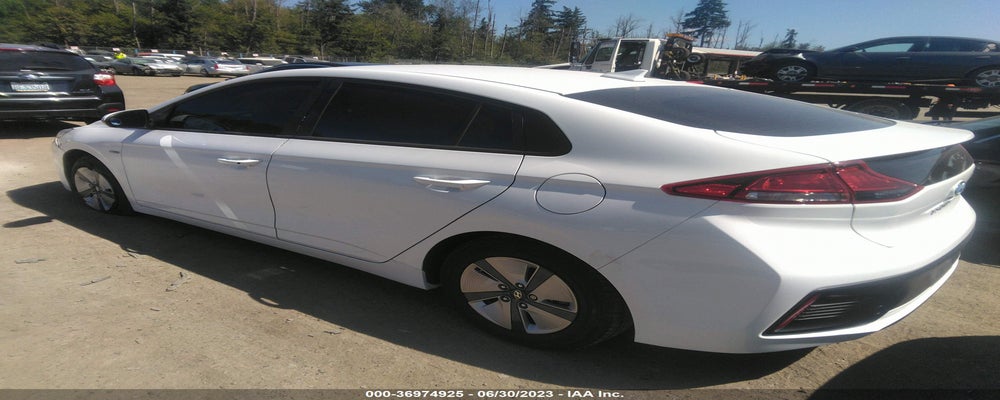 KMHC65LC6LU186425 2020 HYUNDAI IONIQ HYBRID photo no. 3