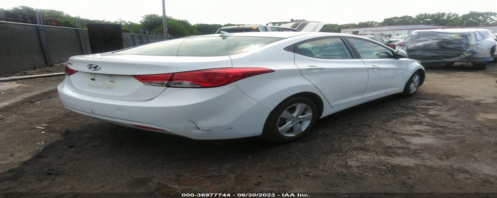 5NPDH4AE4DH348923 2013 HYUNDAI ELANTRA photo no. 4