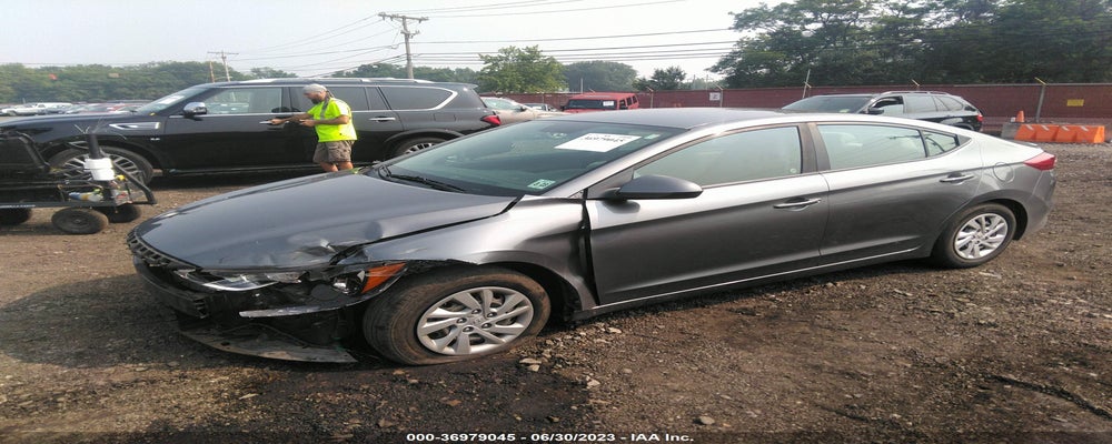 5NPD74LF2JH271375 2018 HYUNDAI ELANTRA photo no. 2