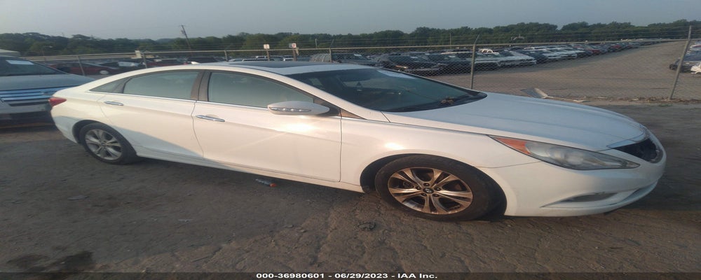 5NPEC4AC2BH211588 2011 HYUNDAI SONATA photo no. 16