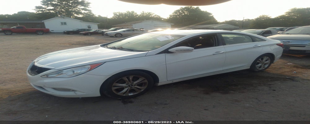 5NPEC4AC2BH211588 2011 HYUNDAI SONATA photo no. 2
