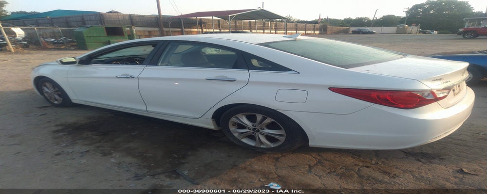 5NPEC4AC2BH211588 2011 HYUNDAI SONATA photo no. 3