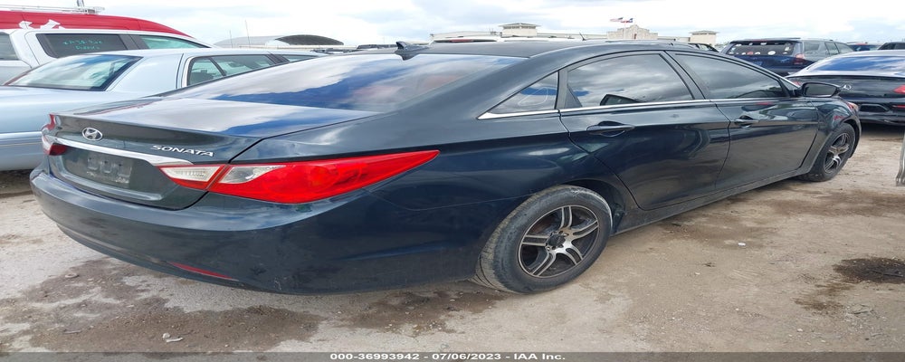 5NPEB4AC4BH023321 2011 HYUNDAI SONATA photo no. 4