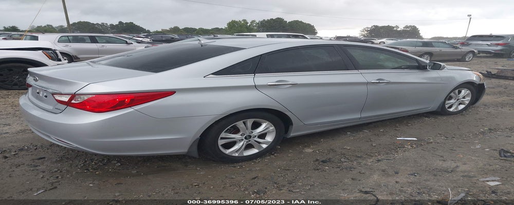 5NPEC4AC2BH120417 2011 HYUNDAI SONATA photo no. 4