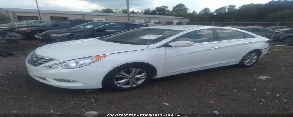 5NPEC4AC6BH259708 2011 HYUNDAI SONATA photo no. 2