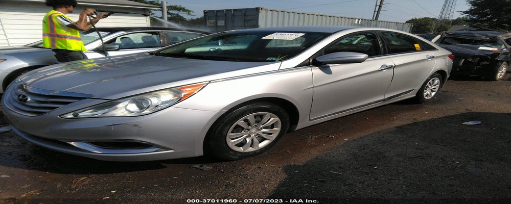 5NPEB4AC0BH202164 2011 HYUNDAI SONATA photo no. 2