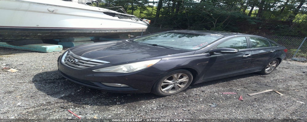5NPEC4AC4BH039824 2011 HYUNDAI SONATA photo no. 2