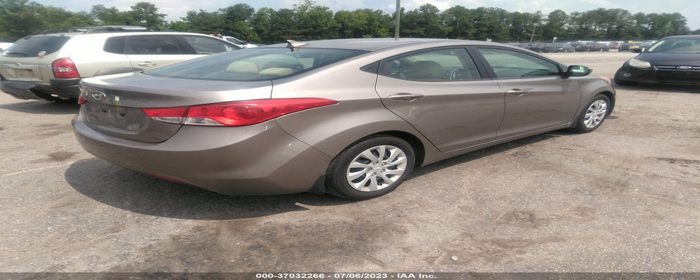 5NPDH4AEXDH198865 2013 HYUNDAI ELANTRA photo no. 4