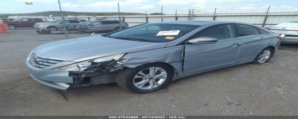 5NPEC4AC5BH159938 2011 HYUNDAI SONATA photo no. 2