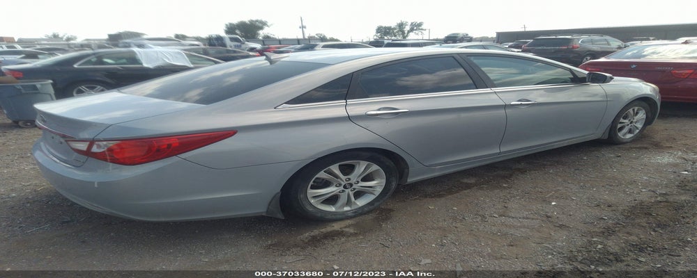 5NPEC4AC5BH159938 2011 HYUNDAI SONATA photo no. 4