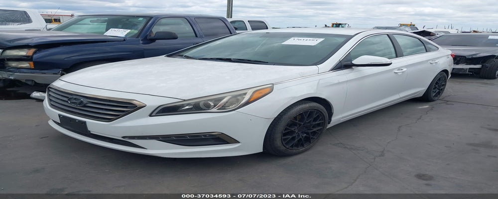 5NPE24AA2FH183976 2015 HYUNDAI SONATA photo no. 2