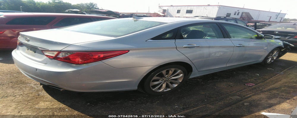 5NPEC4ACXBH127938 2011 HYUNDAI SONATA photo no. 4