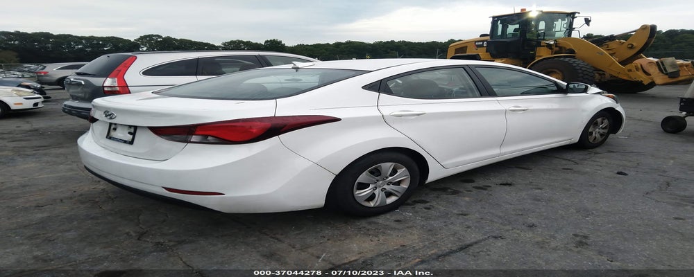 5NPDH4AE5GH765875 2016 HYUNDAI ELANTRA photo no. 4