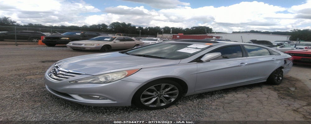 5NPEC4AB1BH173391 2011 HYUNDAI SONATA photo no. 2