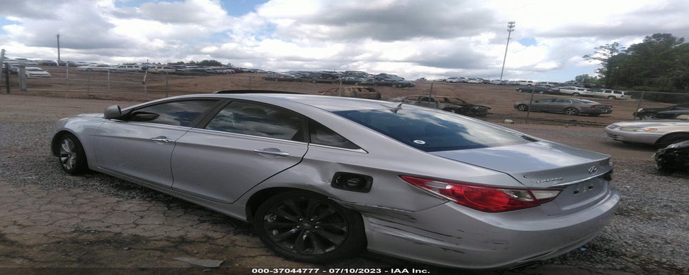 5NPEC4AB1BH173391 2011 HYUNDAI SONATA photo no. 3