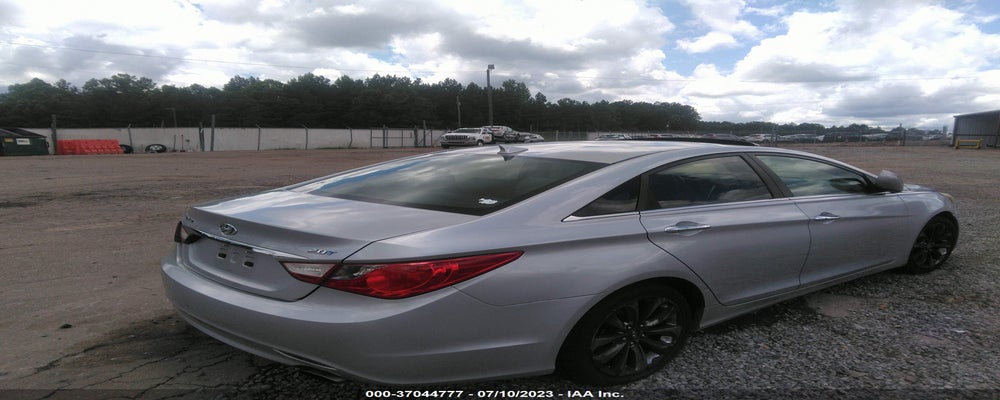 5NPEC4AB1BH173391 2011 HYUNDAI SONATA photo no. 4