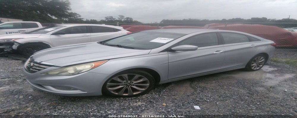 5NPEC4AC1BH021345 2011 HYUNDAI SONATA photo no. 2