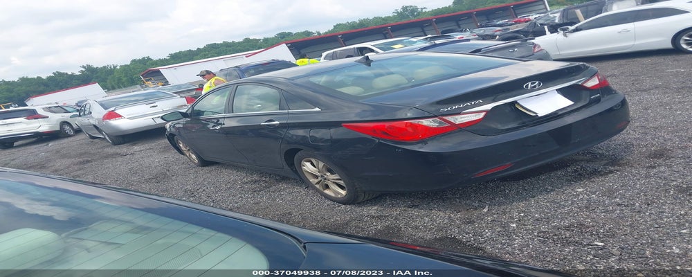 5NPEC4AC1BH118531 2011 HYUNDAI SONATA photo no. 3