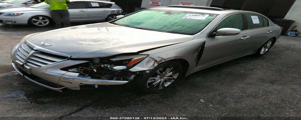 KMHGC4DD4CU194745 2012 HYUNDAI GENESIS photo no. 2