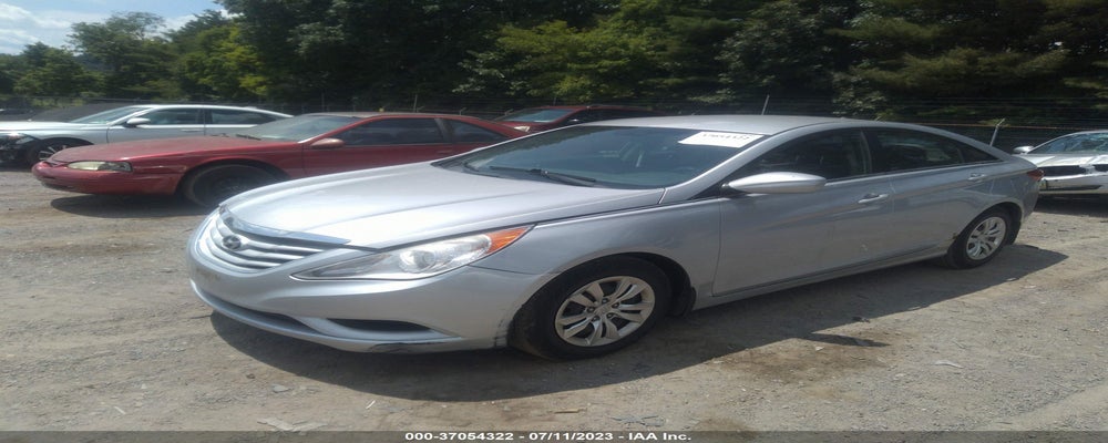 5NPEB4AC8BH257946 2011 HYUNDAI SONATA photo no. 2