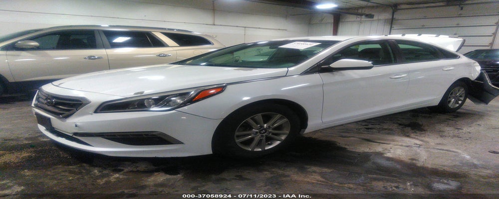 5NPE24AFXFH025610 2015 HYUNDAI SONATA photo no. 2
