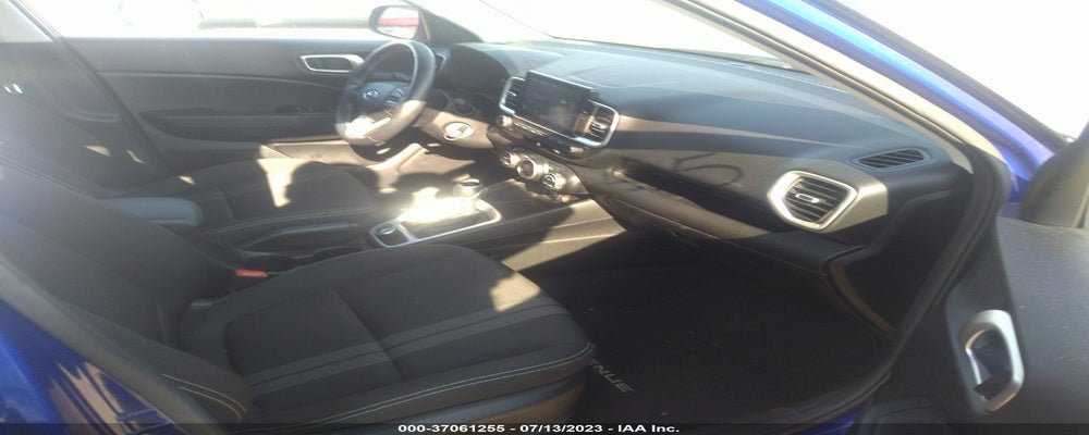 KMHRC8A33NU178566 2022 HYUNDAI VENUE photo no. 5